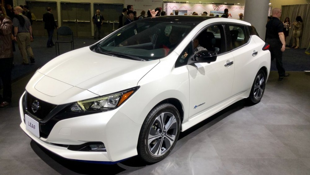 2019-nissan-leaf-e-1.jpg