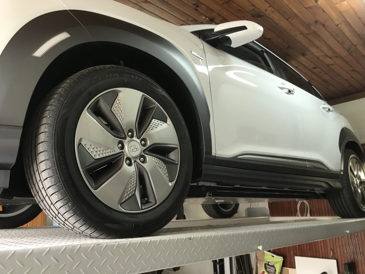 Kona neuf rustine sur un pneu - Hyundai Kona électrique - Forum Automobile  Propre