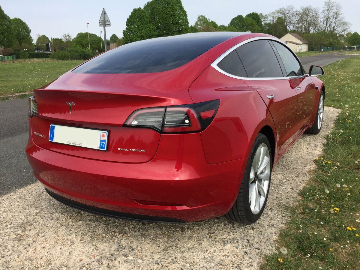Pose de film à feux et vitres teintées sur cette Tesla model 3 à  Montpellier - Team Pare-Brise Occitanie - Team Pare-Brise Occitanie