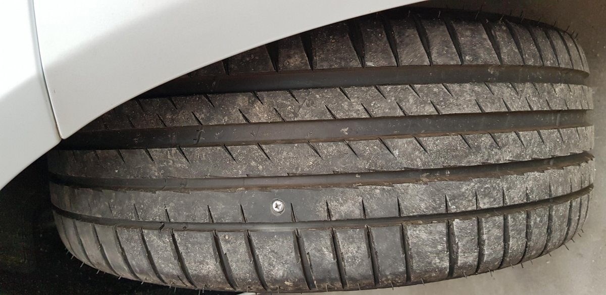 Réparation pneu mèche/champignon - Tesla Model 3 - Forum Automobile Propre