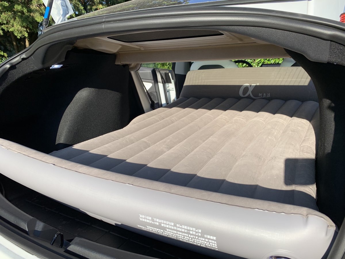 Le meilleur matelas pour dormir dans une Tesla : moins de 70€
