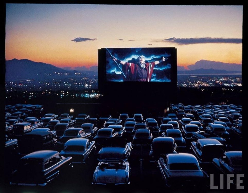 cinema-en-plein-air-en-voiture-drive-in-movie-San-Francisco.jpg