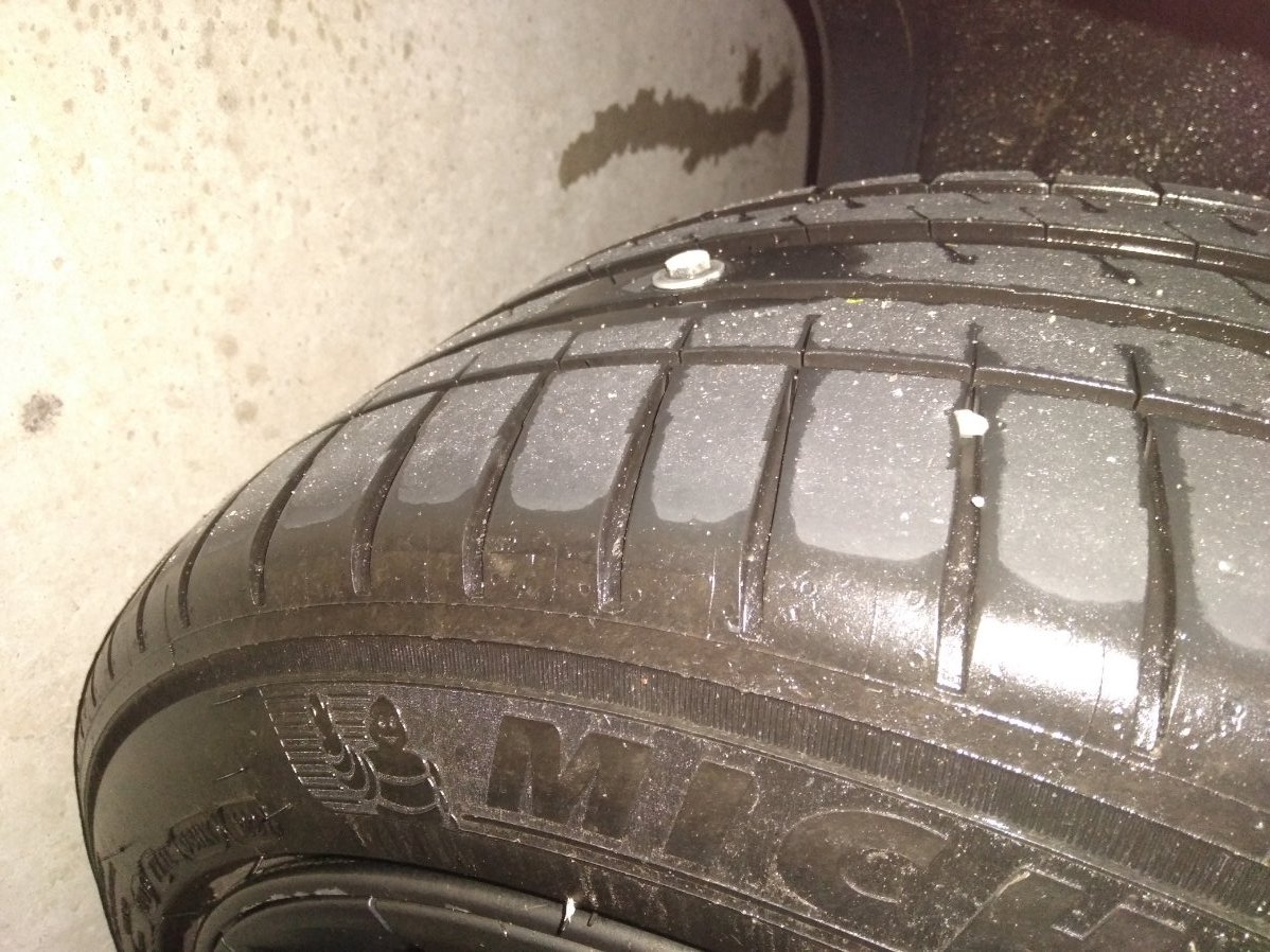 Tuto réparer un pneu suite à une crevaison causé par un clou 