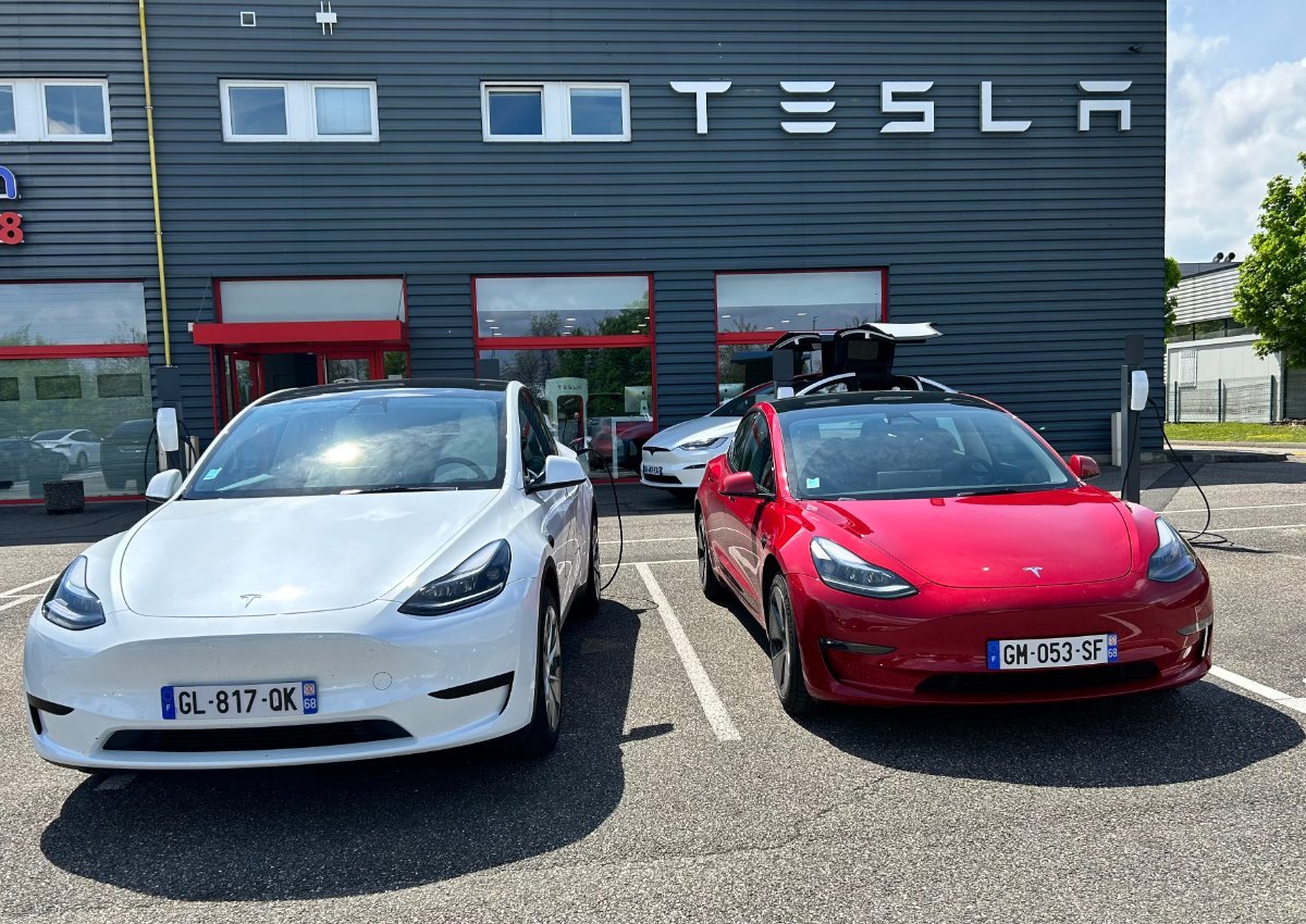 Tesla places two models in the world top 10 best-selling vehicles