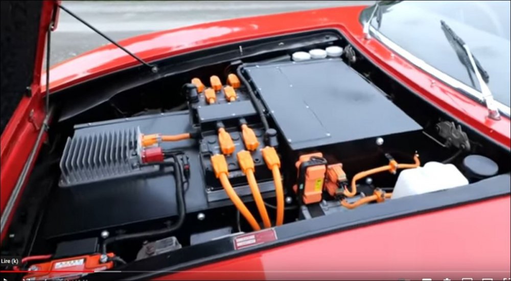 1812828685_MaseratiGibli1967ElectricClassicCarsmoteur2xHyper9180kW50kWh.thumb.JPG.368800ca20eab68f1c5aa0fd64d1e915.JPG