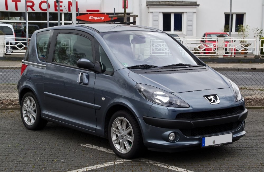 Peugeot_1007_–_Frontansicht,_31._März_2012,_Hilden.jpg