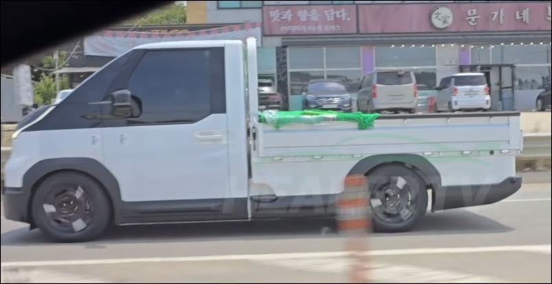KiaPV5benne01.JPG.bc684ee94c31047342838f00fc2b3649.JPG
