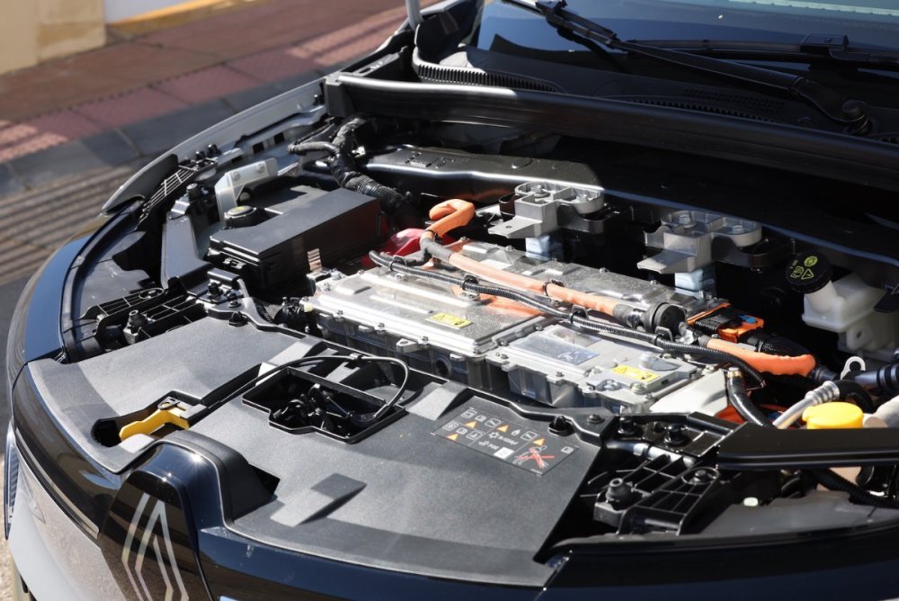 renault-megane-e-tech-ev60-iconic-2022-photo-laurent-sanson-25.jpg