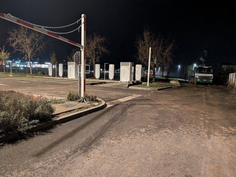 4447 - Tesla - Brive-la-Gaillarde (Grand Frais) 2.jpg