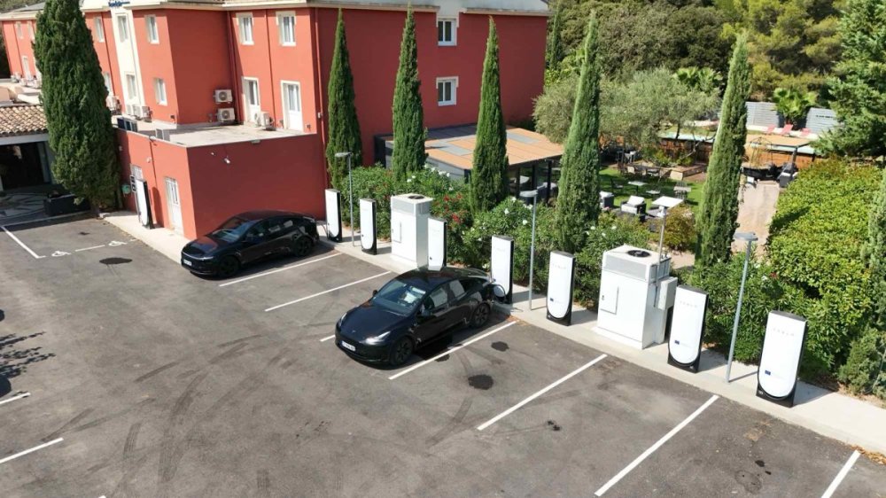 Tesla Cannet.jpg
